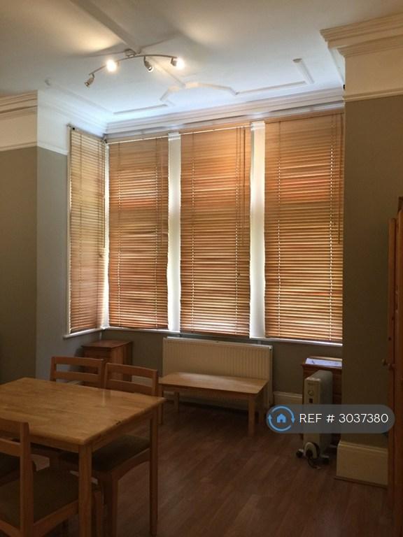 House in London - View 2