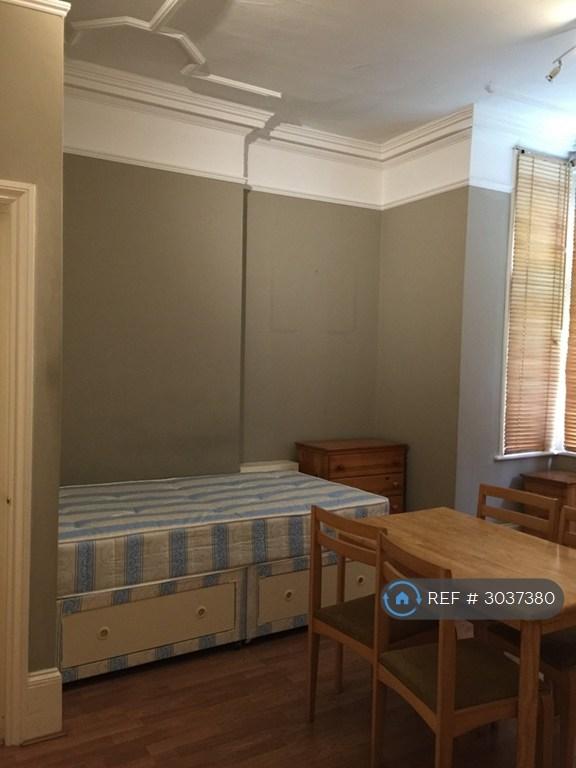 House in London - View 3