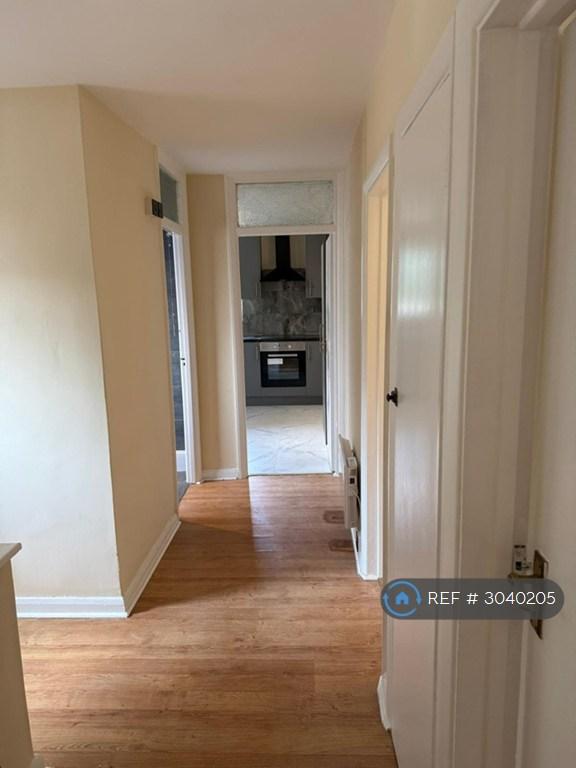 Apartment in Osterley - View 3