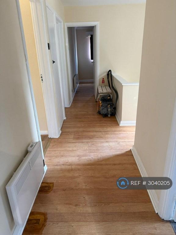 Apartment in Osterley - More