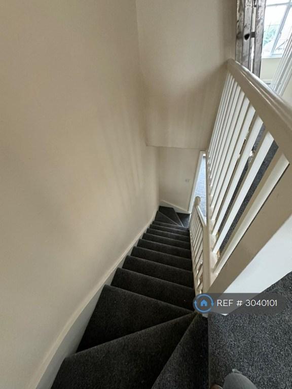 Apartment in Hillingdon, Uxbridge - View 5