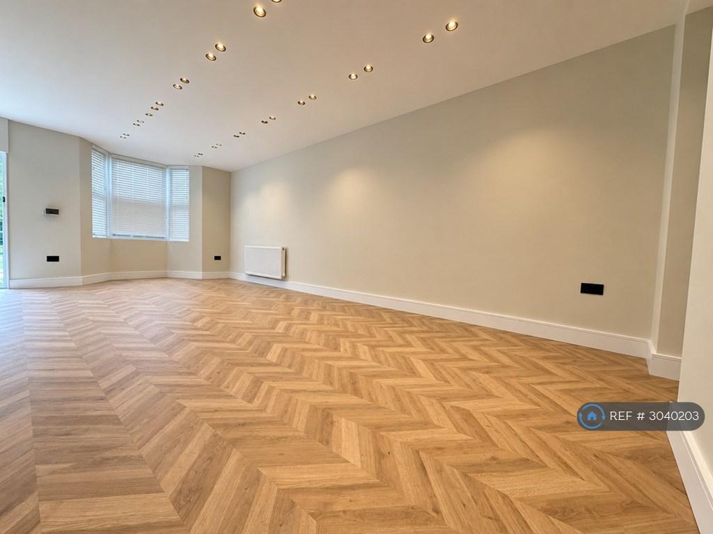 House in London - View 2