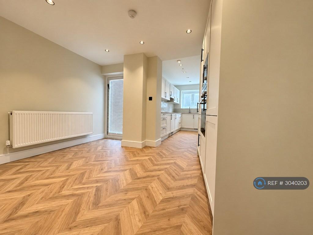 House in London - View 5