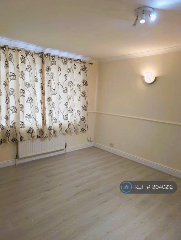 House in Dagenham - View 5