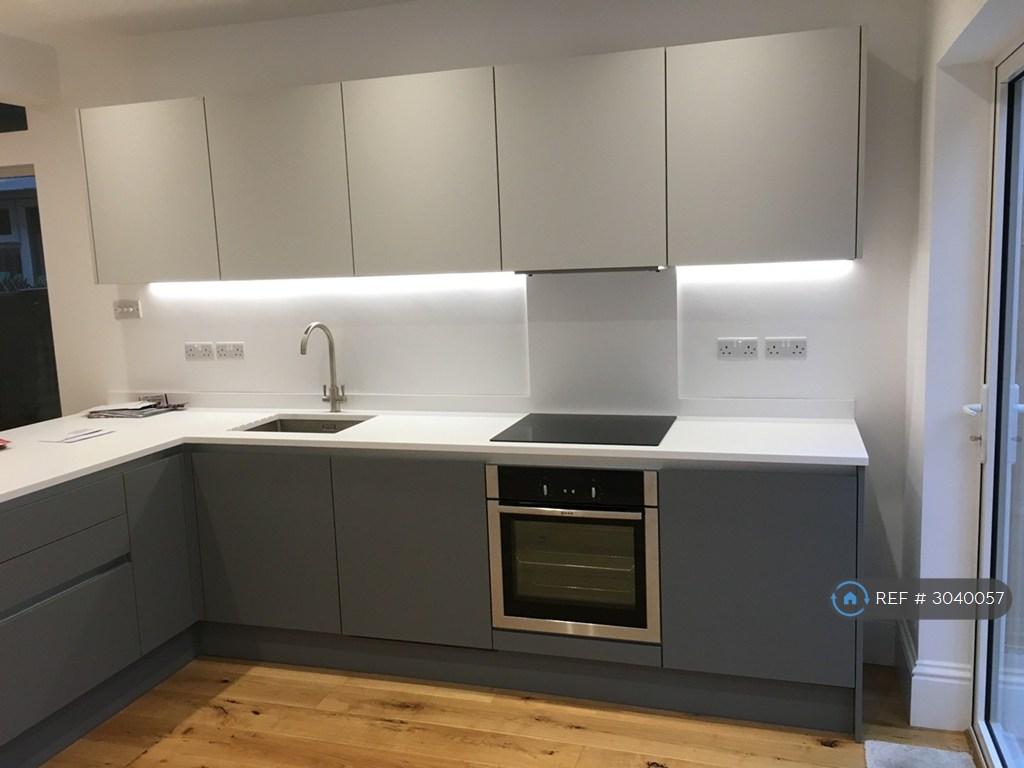 House in Kingston Upon Thames - View 5