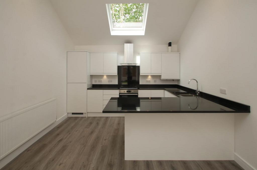 Apartment in Trafford, Ashton upon Mersey - View 5
