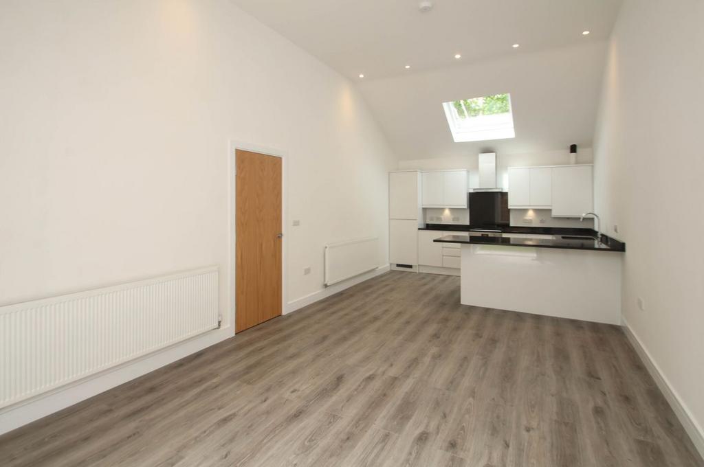 Apartment in Trafford, Ashton upon Mersey - More