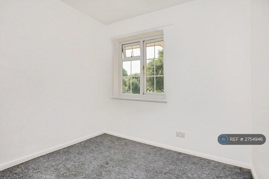Apartment in Sutton - View 2