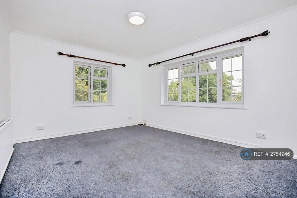 Apartment in Sutton - View 4