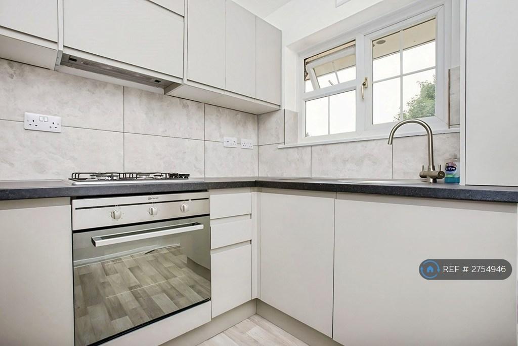 Apartment in Sutton - View 5