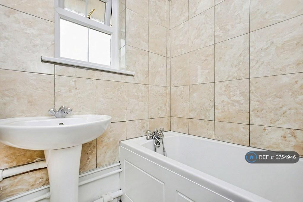 Apartment in Sutton - More