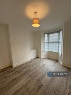 2 bedroom terraced house to rent, Coombe Road, Gravesend, DA12