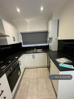 2 bedroom terraced house to rent, Coombe Road, Gravesend, DA12