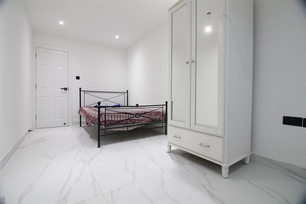 Apartment in Pinner - View 2