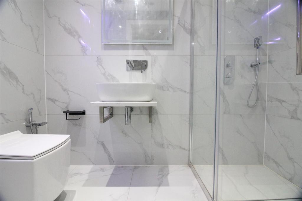 Apartment in Pinner - View 3