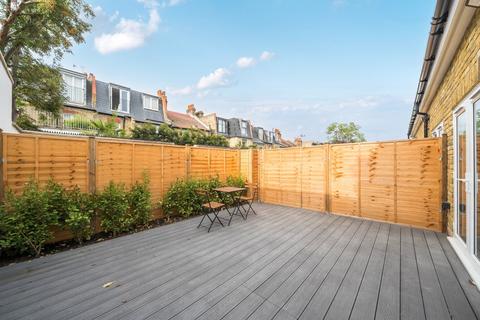 3 bedroom flat for sale, Replingham Road, London, SW18