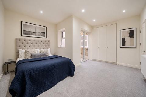 3 bedroom flat for sale, Replingham Road, London, SW18