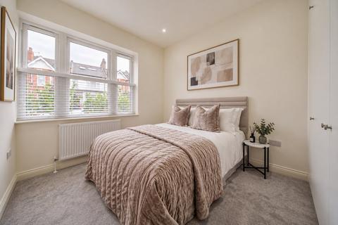 3 bedroom flat for sale, Replingham Road, London, SW18