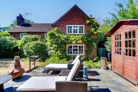4 bedroom detached house for sale, 7 Gardeners Hill Road, Farnham GU10