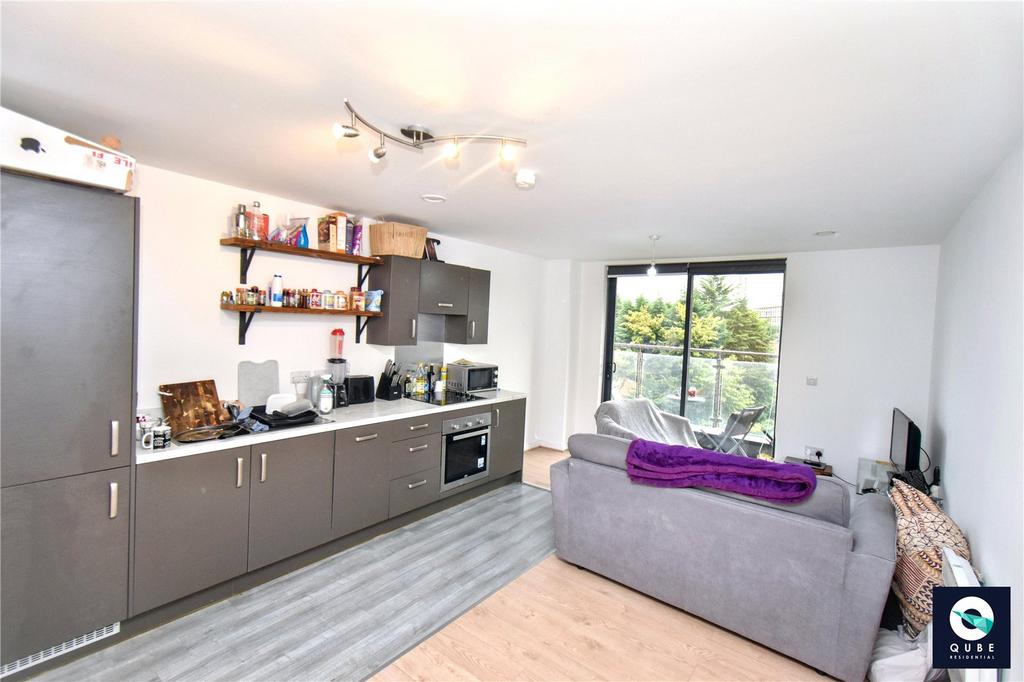 House in Salford - View 4