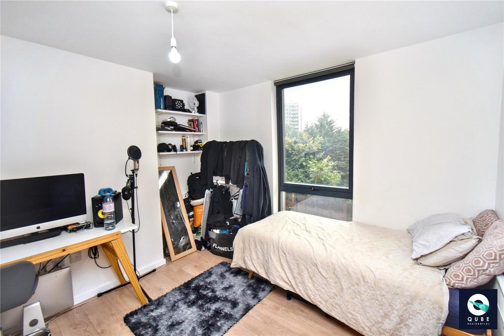 House in Salford - View 5