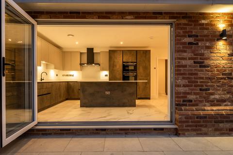 5 bedroom detached bungalow for sale, Belswains Lane, Hemel Hempstead HP3