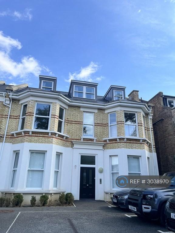Apartment in Surbiton - View 3