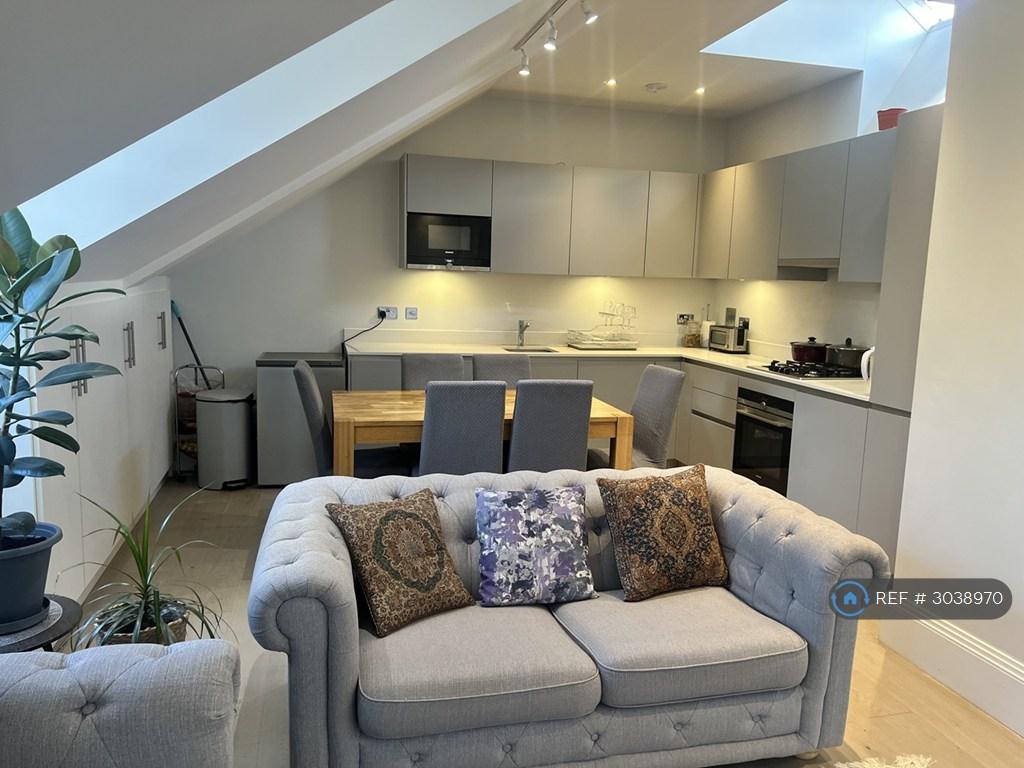 Apartment in Surbiton - More