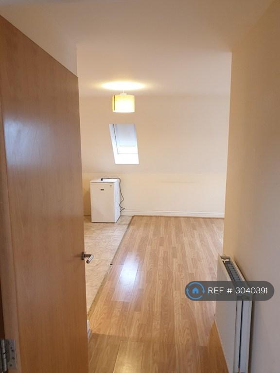 Apartment in Barnet, Barnet Vale, New Barnet - View 4