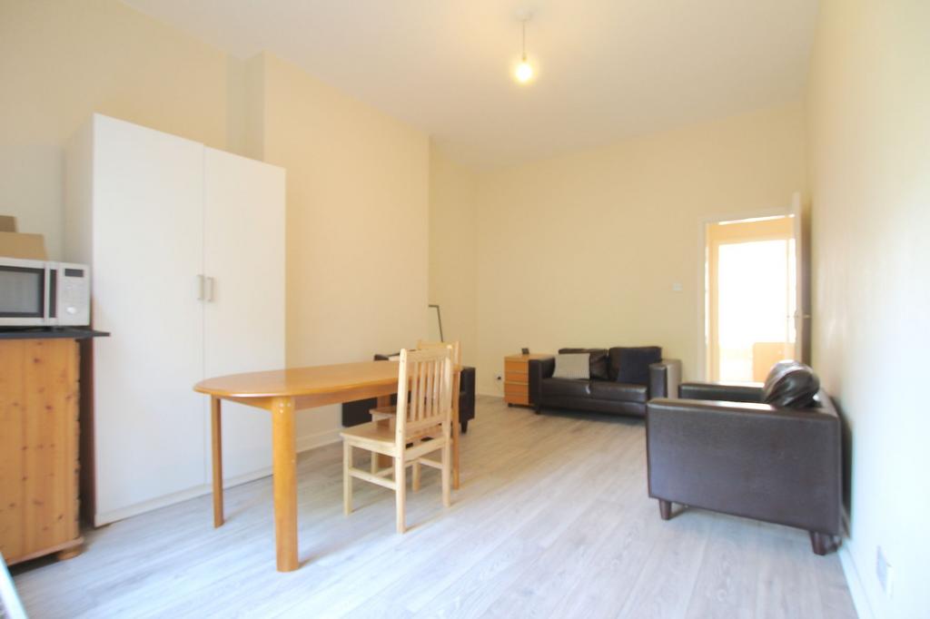 Apartment in London, Lower Holloway, Holloway - View 2