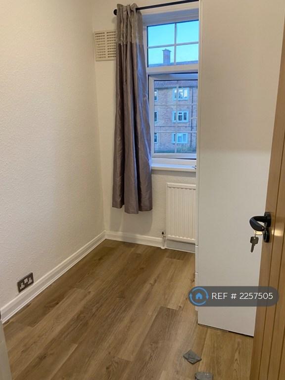 House in London - View 2