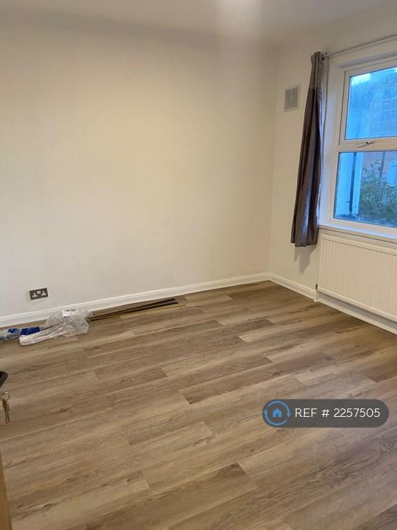 House in London - View 4