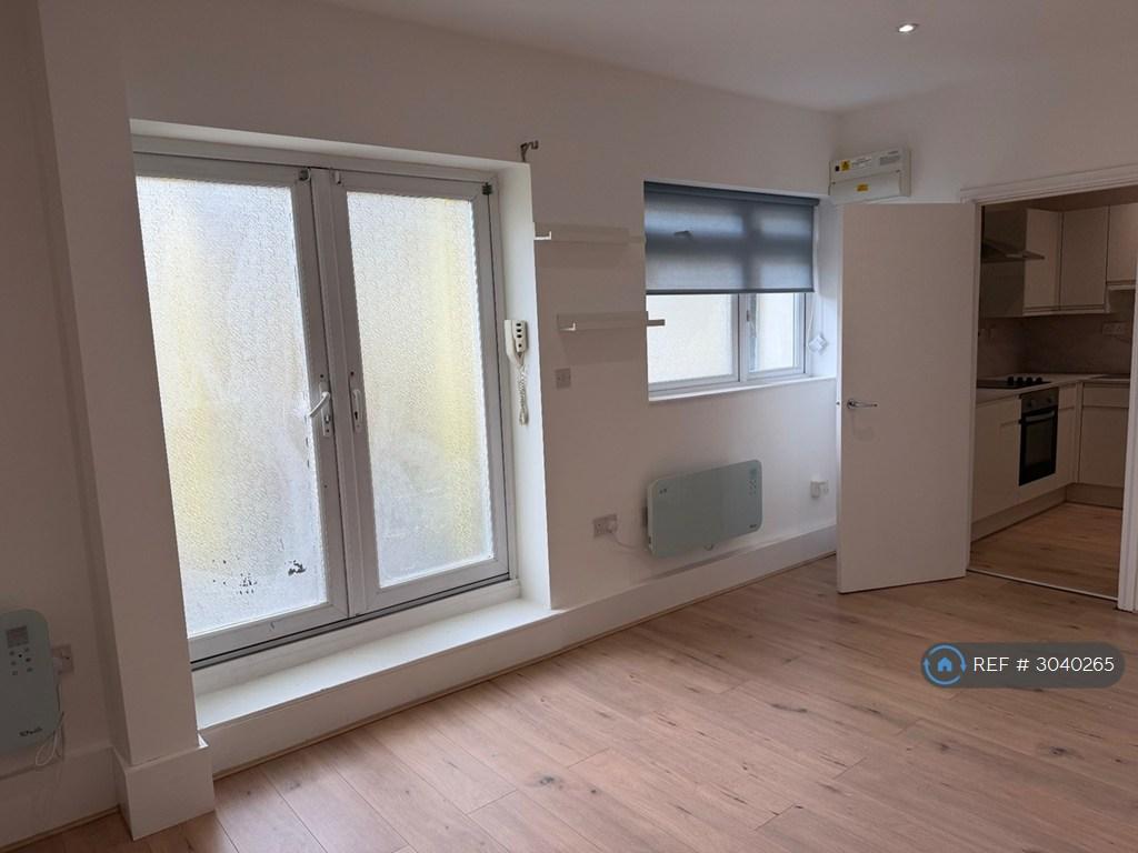 Apartment in London - View 3
