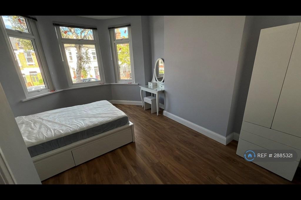 Apartment in London - View 2