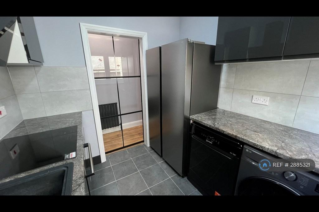 Apartment in London - View 5
