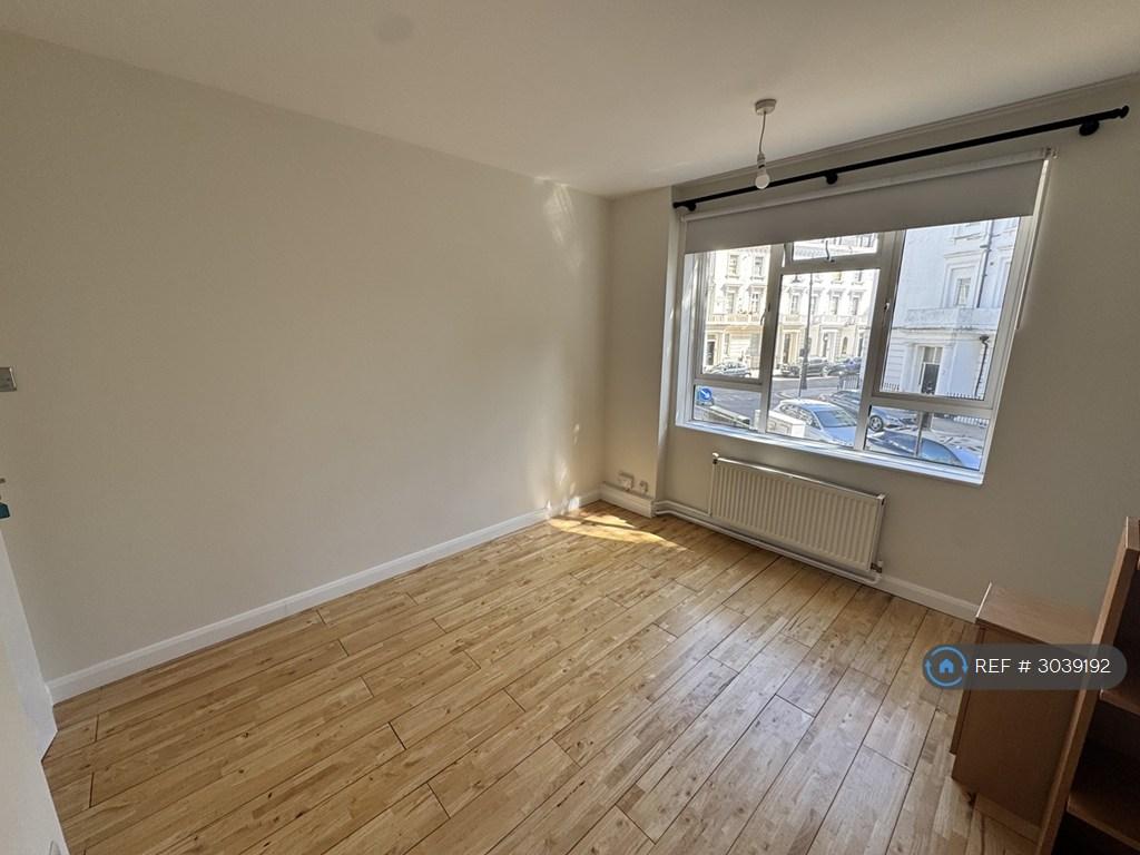 Apartment in London, Pimlico - View 2