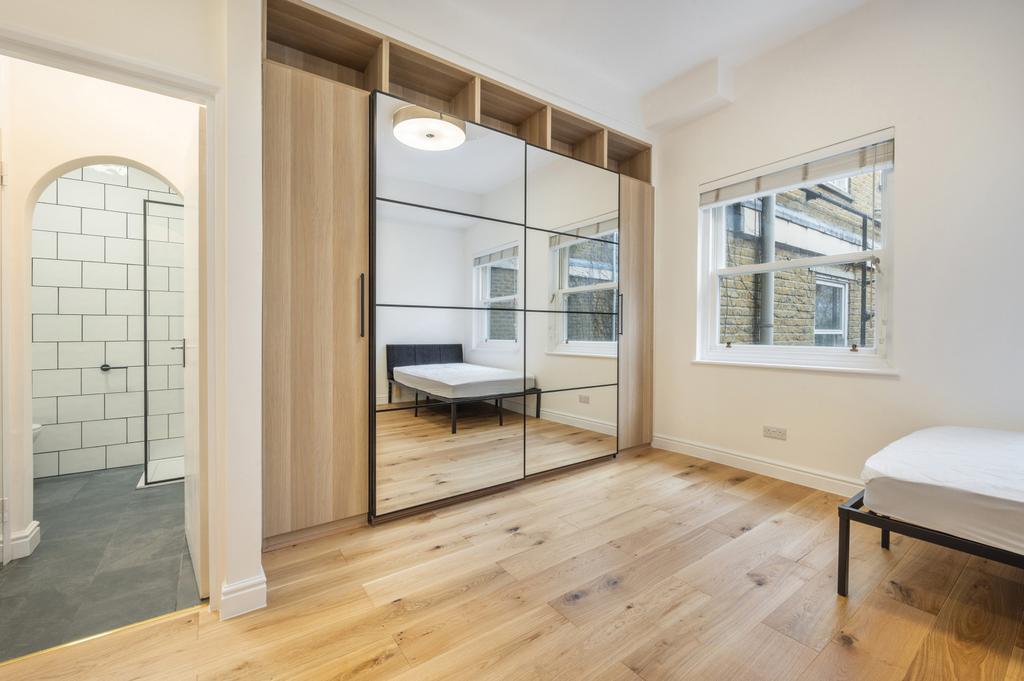 Apartment in London - View 5