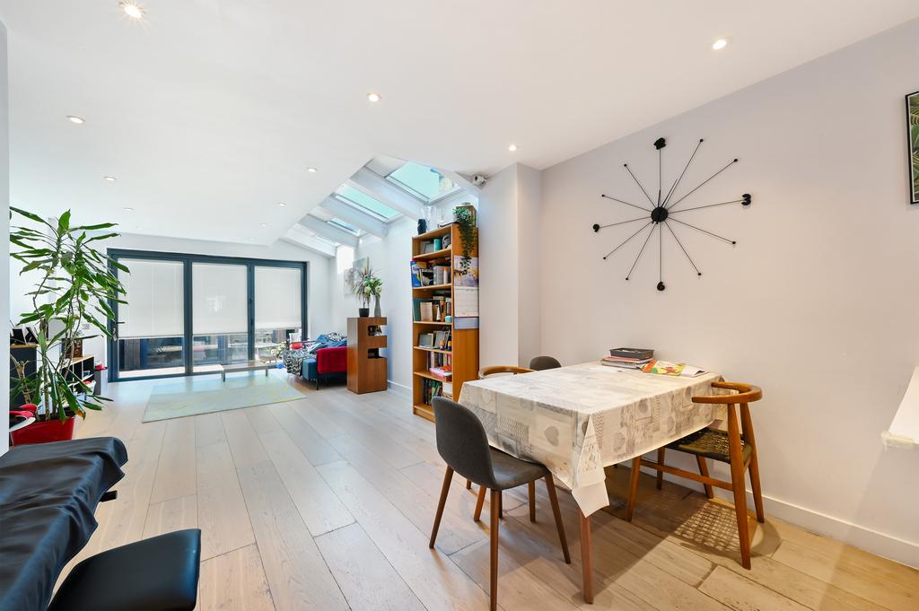 House in London - View 2