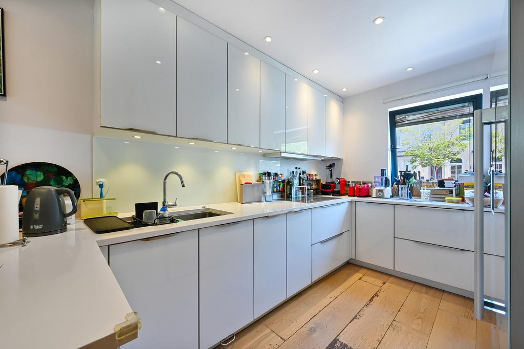 House in London - View 3