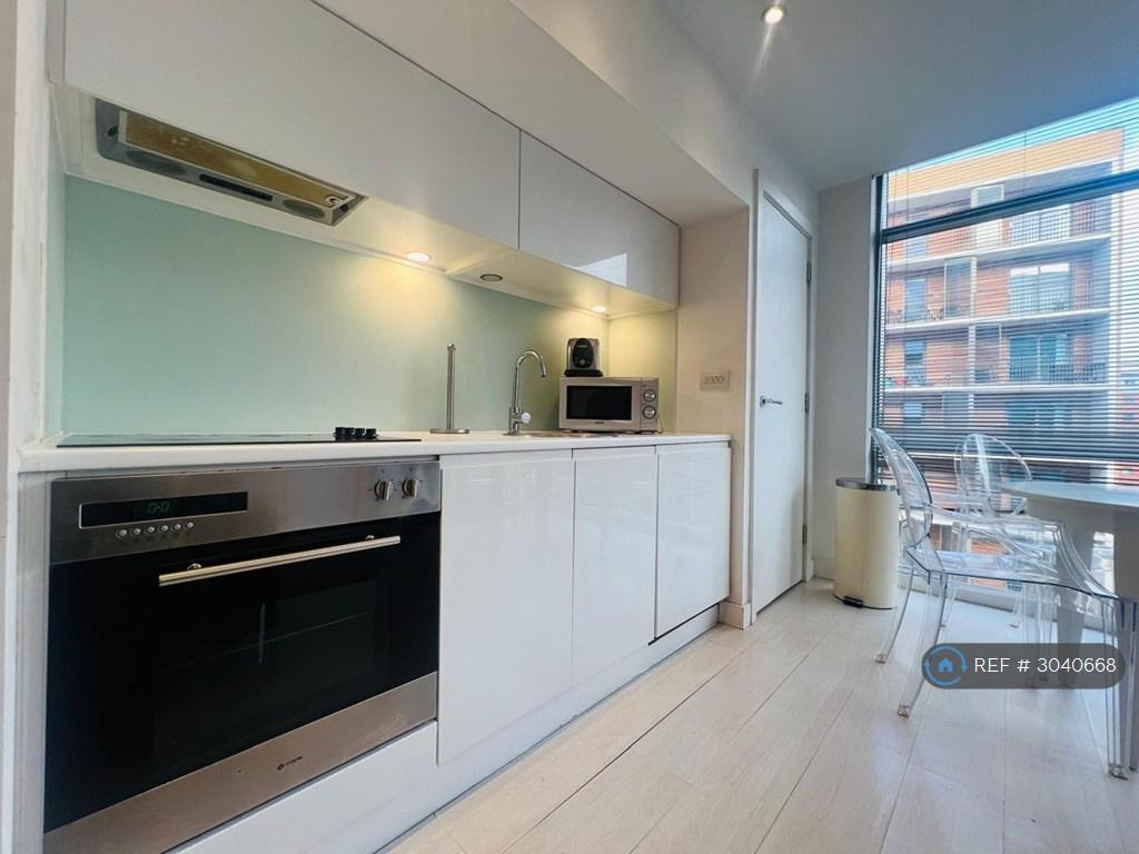 Apartment in Leeds, West Yorkshire - View 2