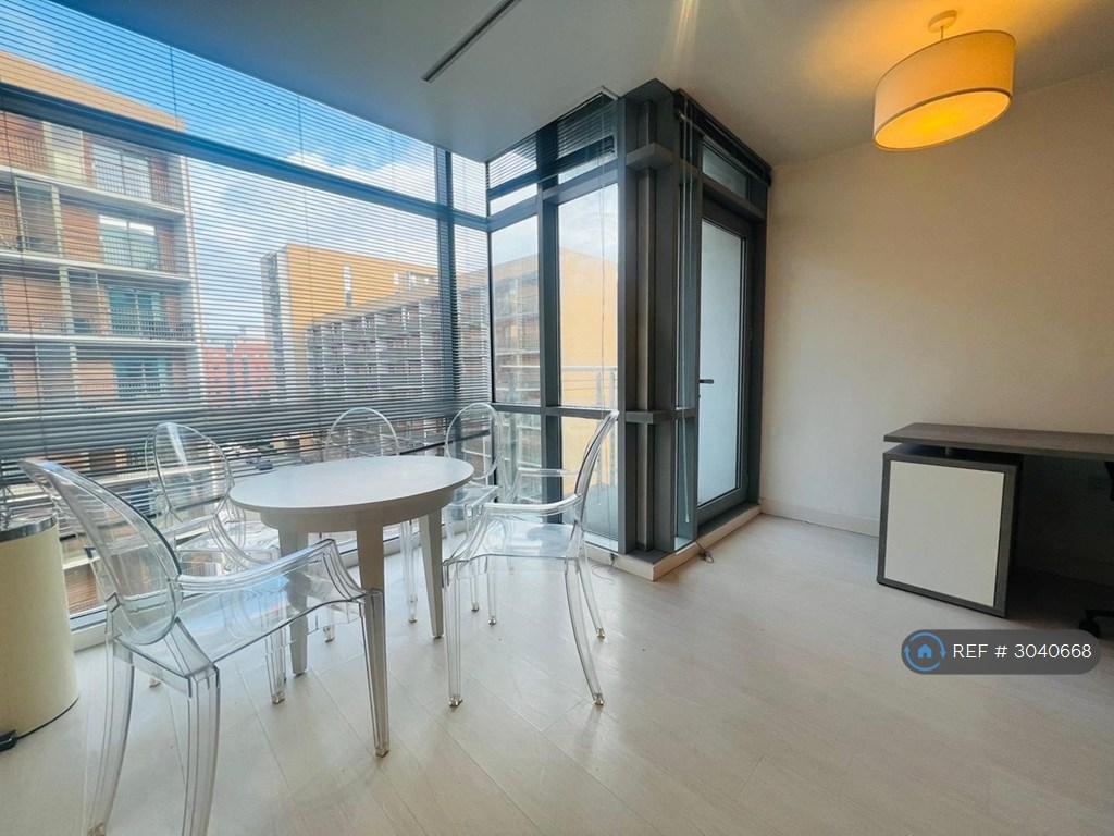 Apartment in Leeds, West Yorkshire - View 4
