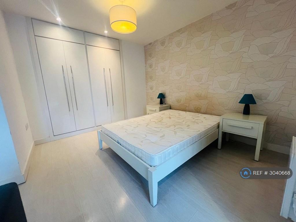 Apartment in Leeds, West Yorkshire - More