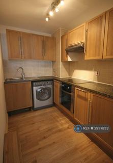 Studio to rent, St Marks Rise, Dalston London, E8
