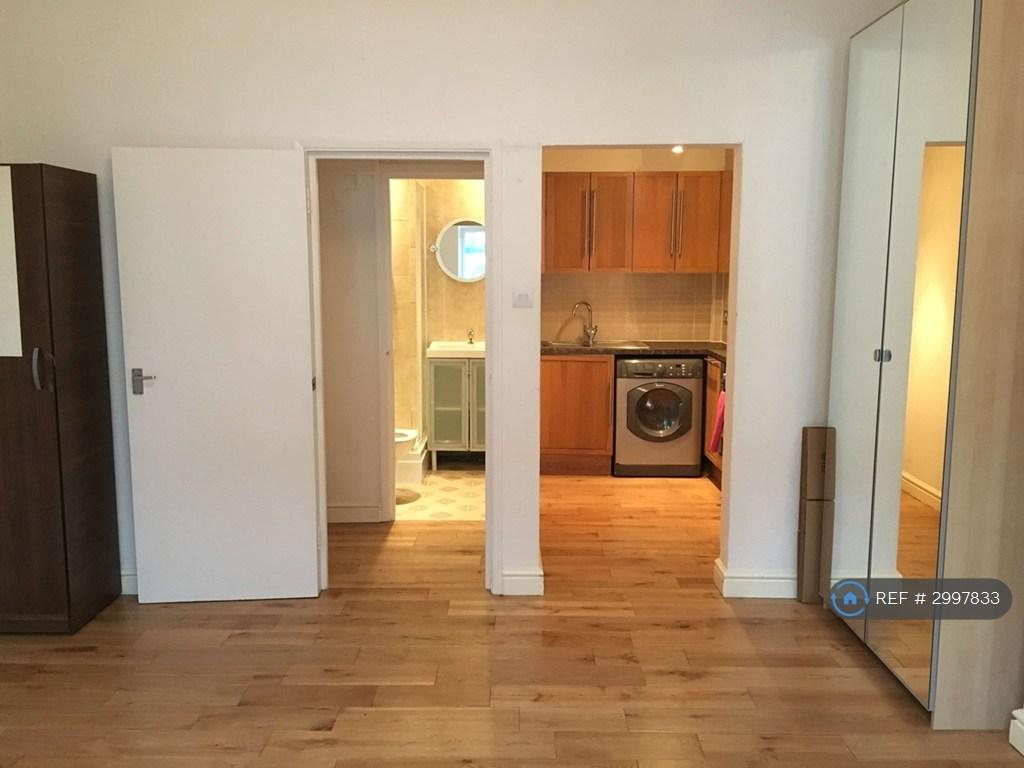 Apartment in Dalston London - View 2