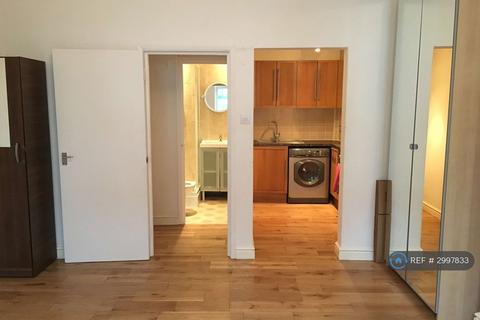 Studio to rent, St Marks Rise, Dalston London, E8