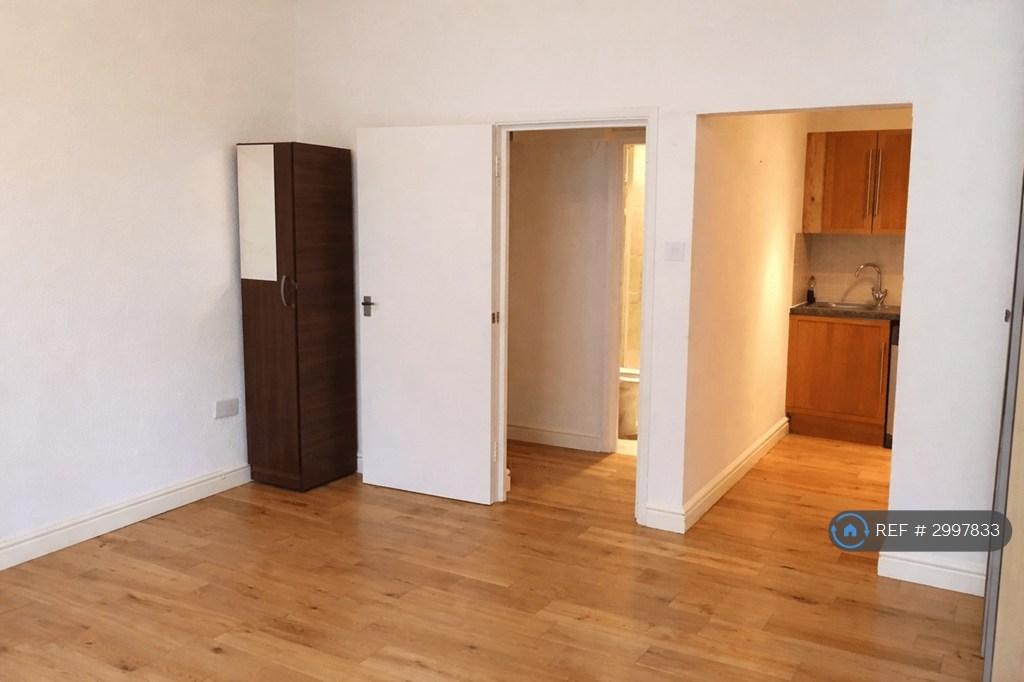 Apartment in Dalston London - View 4