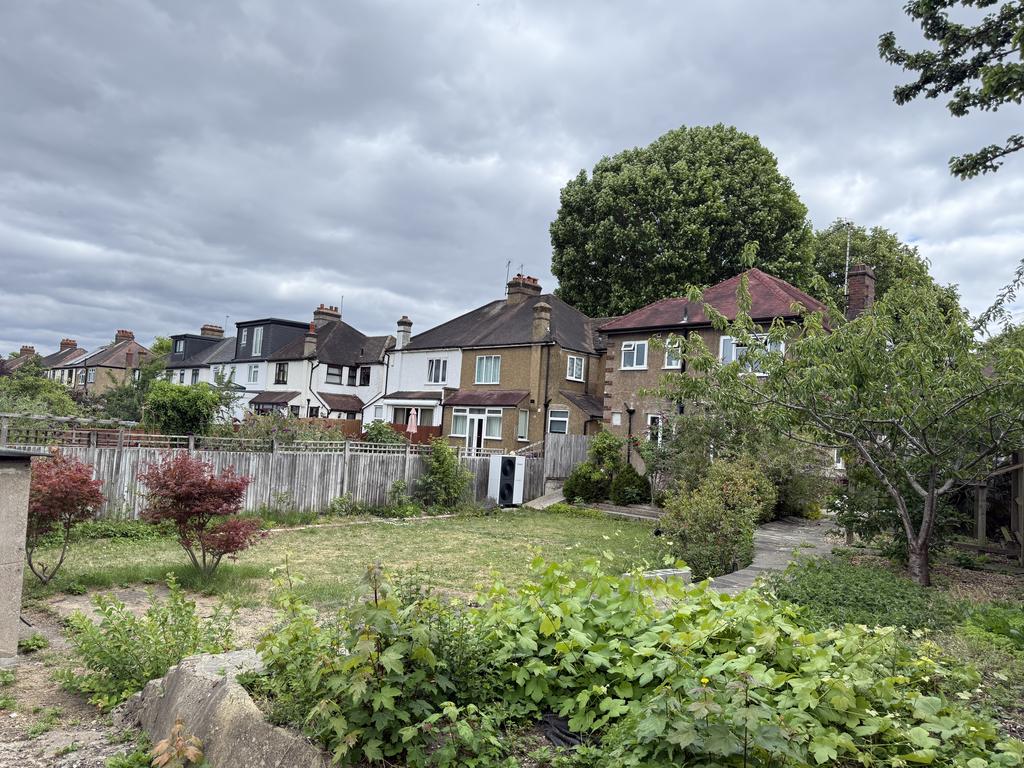 House in Wallington - View 4