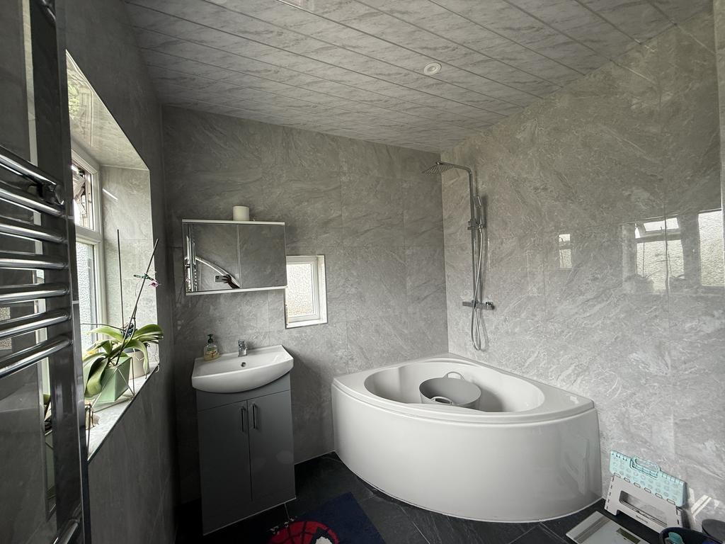 House in Wallington - View 5