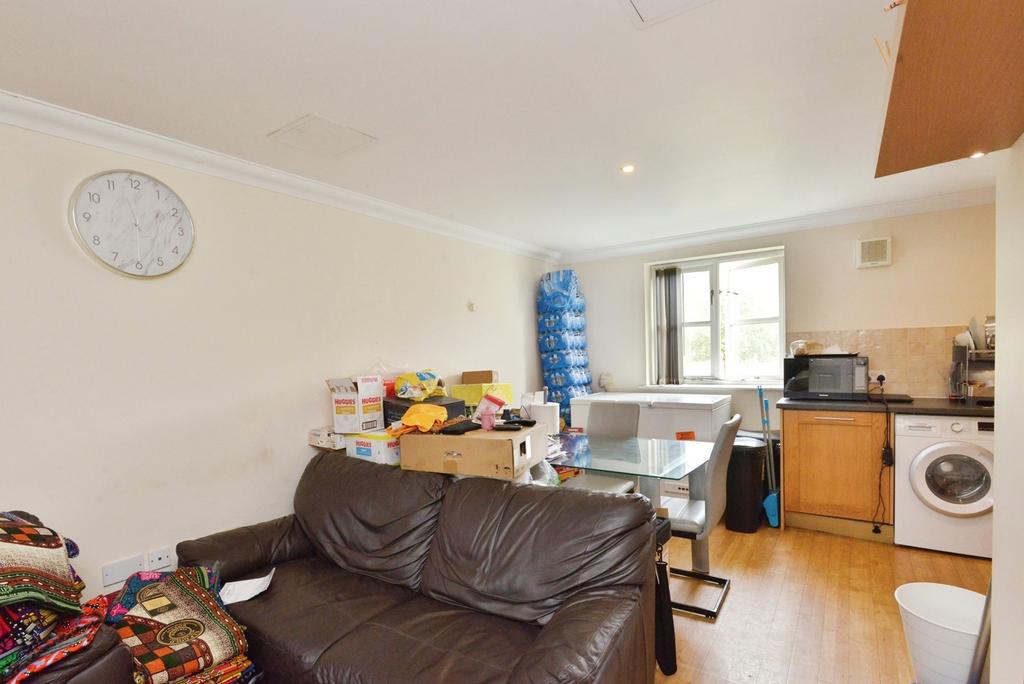 Apartment in Milton Keynes, Shenley Church End - View 5