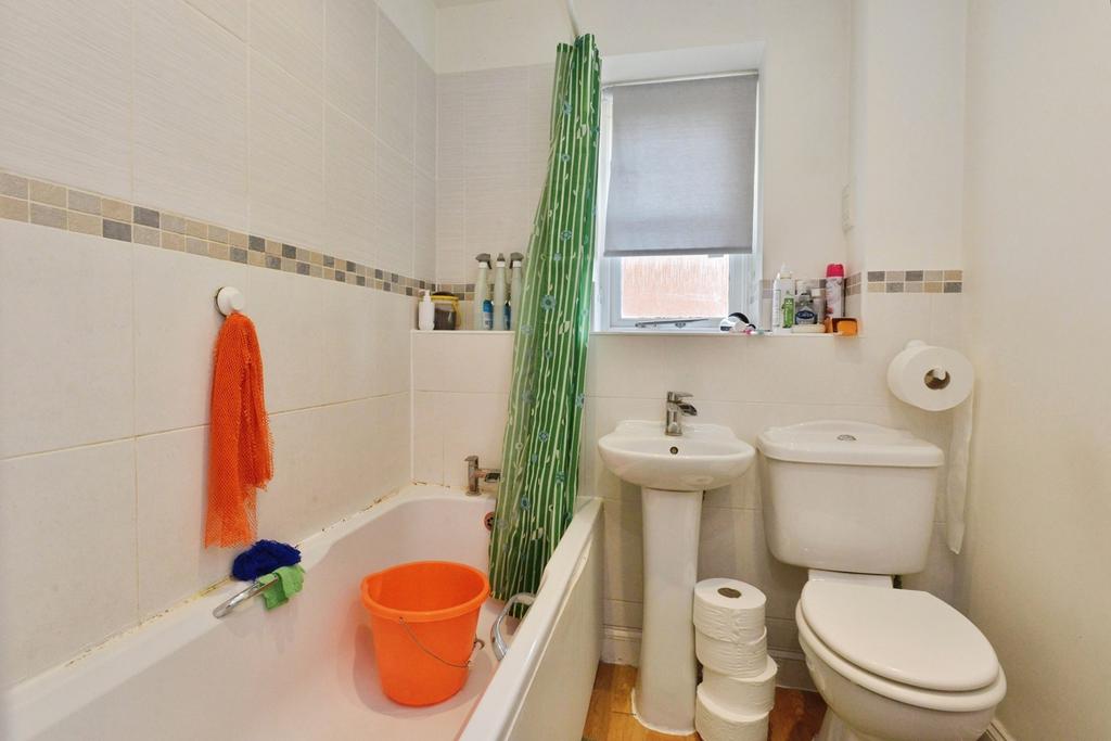 Apartment in Milton Keynes, Shenley Church End - More